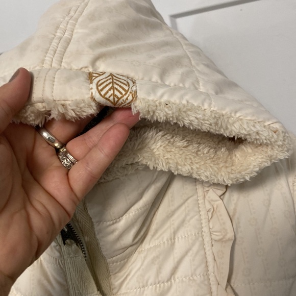 BILLABONG HOODED VEST WITH FAUX FUR LINING AND RUFFLES - Picture 7 of 16